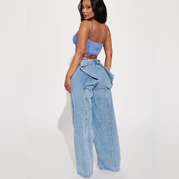 BNWT Fashion Nova “Brianca” Bow Backside Wide Leg Jeans , size 7. - Picture 1 of 13